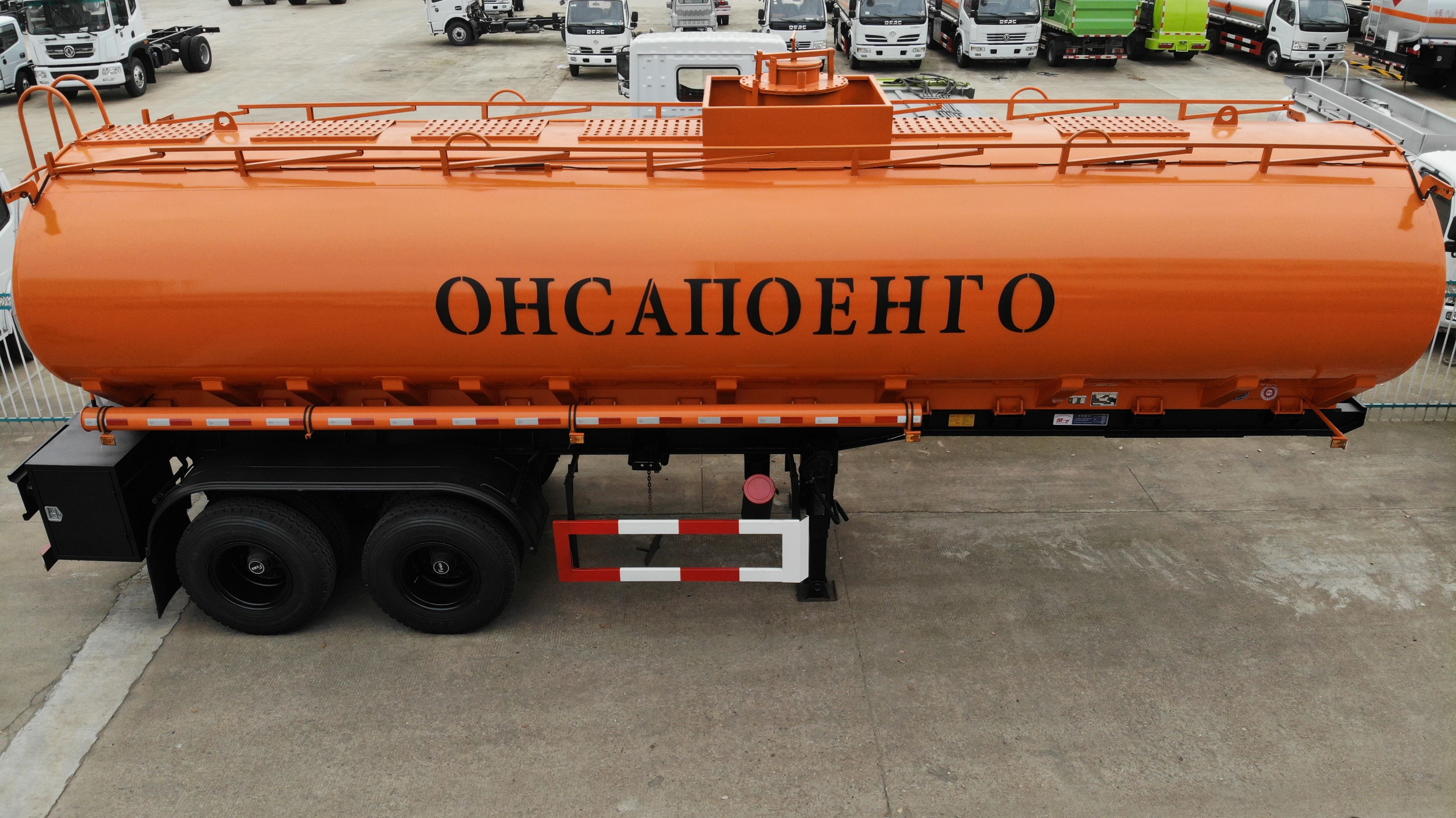 10臺外貿(mào)出口運油半掛車，10臺?；饭捃嚢l(fā)車交付客戶